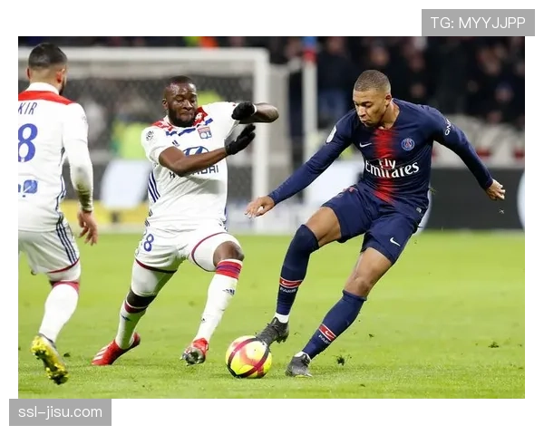 法甲第30轮前瞻:里昂防线面临考验,如何应对巴黎圣日耳曼的高位逼抢?